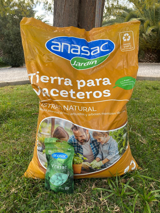 TIERRA PARA MACETEROS 25 LITROS + VITASAC PLANTAS